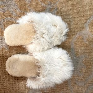 100% Alpaca FUR slippers! Fits sizes 8.5 - 9.5 leather bottoms with 1” cushions